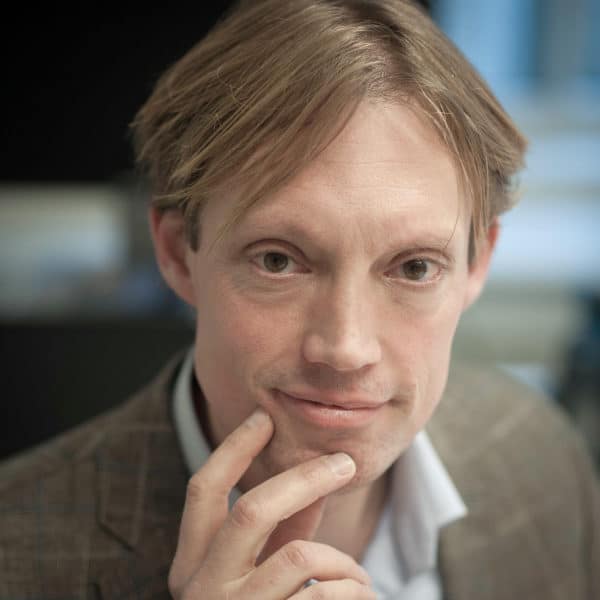Een portretfoto van bouwrecht advocaat Jørgen den Houting.